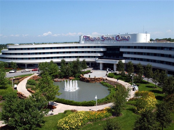 hotels next to turning stone casino